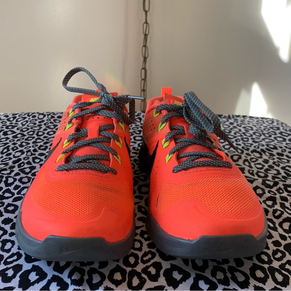 Nike Metcon FlyWire Cross-Training Sneakers - Picture 3 of 12